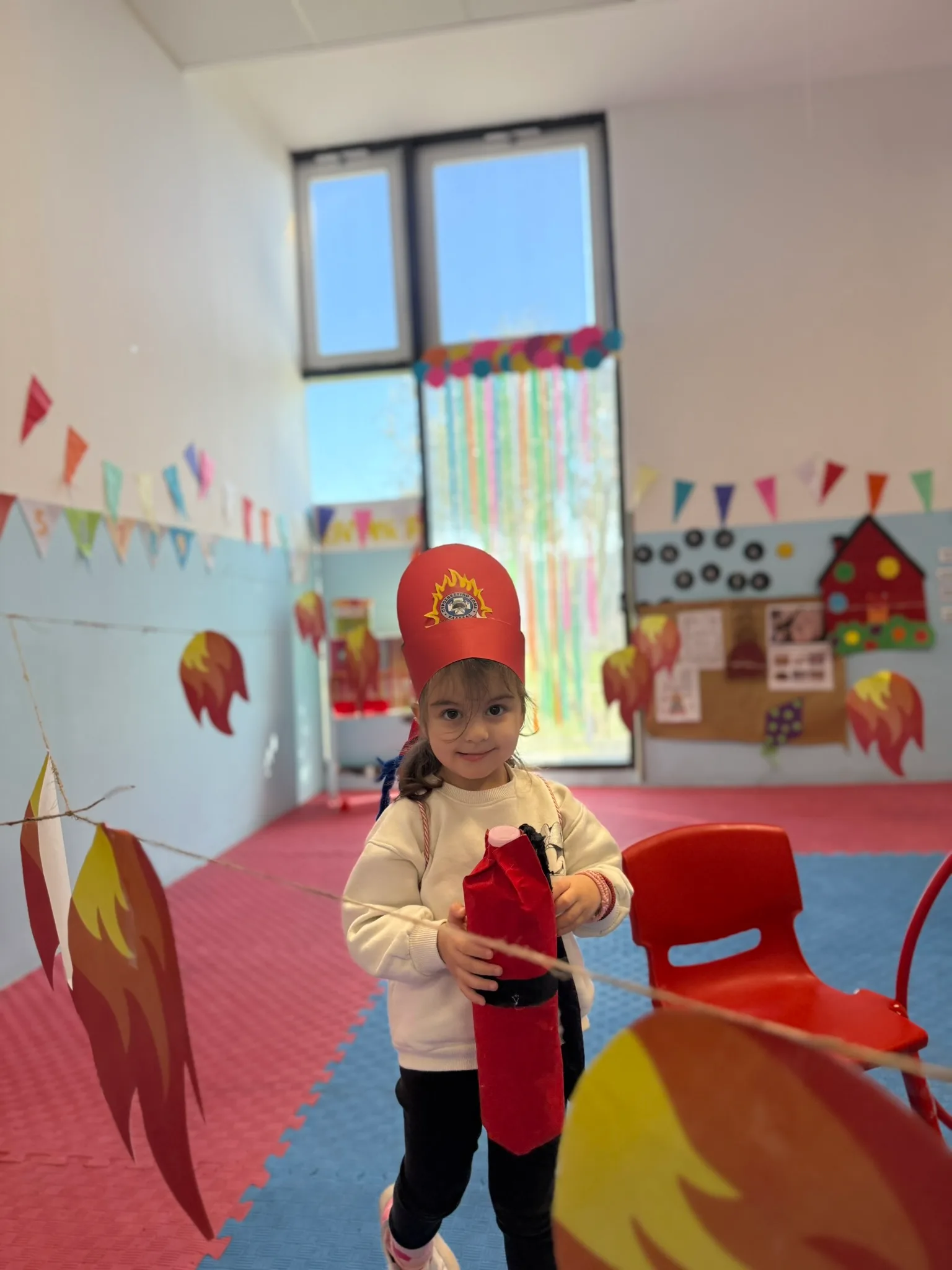 Παιδικός σταθμός — παιδιά σε δημιουργικό παιχνίδι
